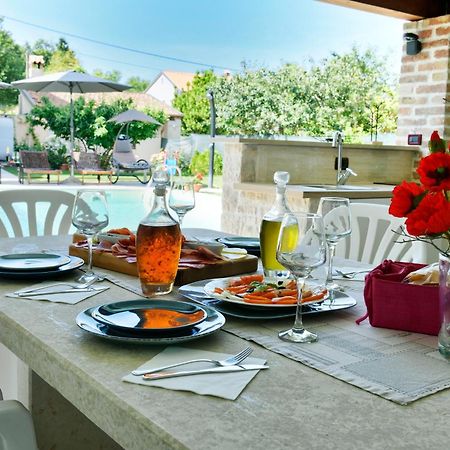 Villa Aromatica Vižinada Exterior foto
